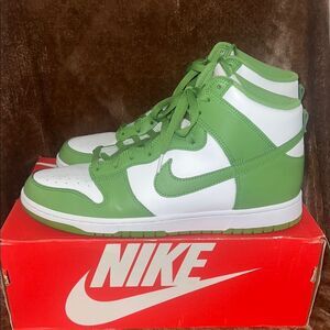 Nike Dunks Green and White Sneakers